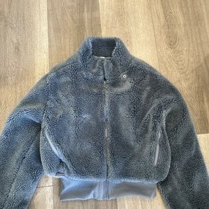 Barely used Alo Yoga Sherpa Jacket. Size S